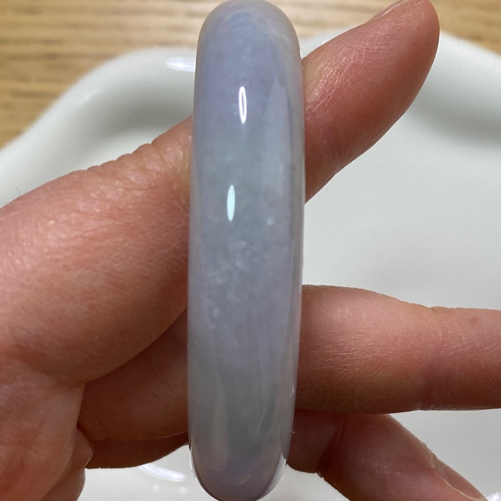 Lavender Jade‑Style Bangle | Polished Purple Stone Bracelet | Elegant Gemstone - Picture 12 of 16